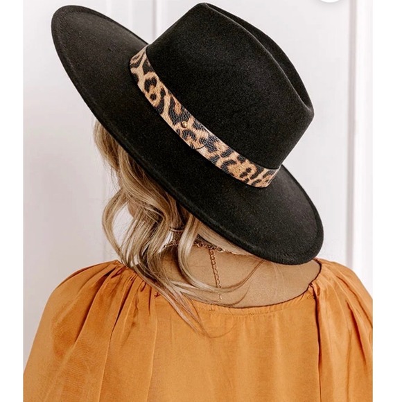 Urban Outfitters Accessories - Fashion Nova black Felt scoop hat with leopard trim